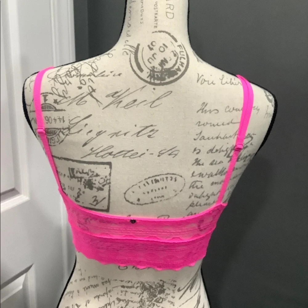 NWOT PINK BY VICTORIAS‎ SECRET PINK LACE BRALETTE